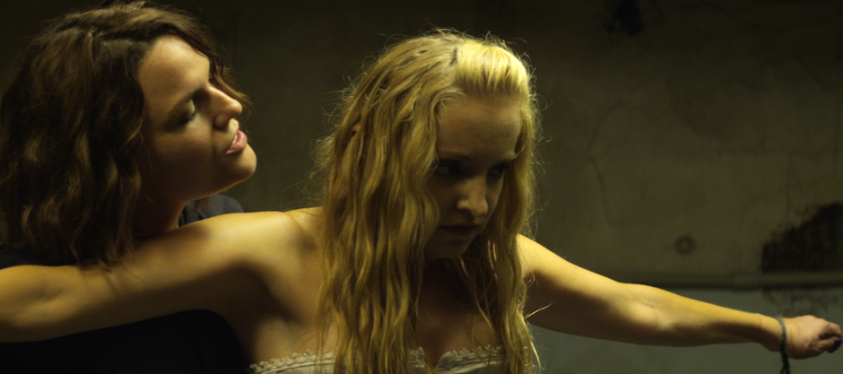 Review: The Scarehouse, girl on girl chaos